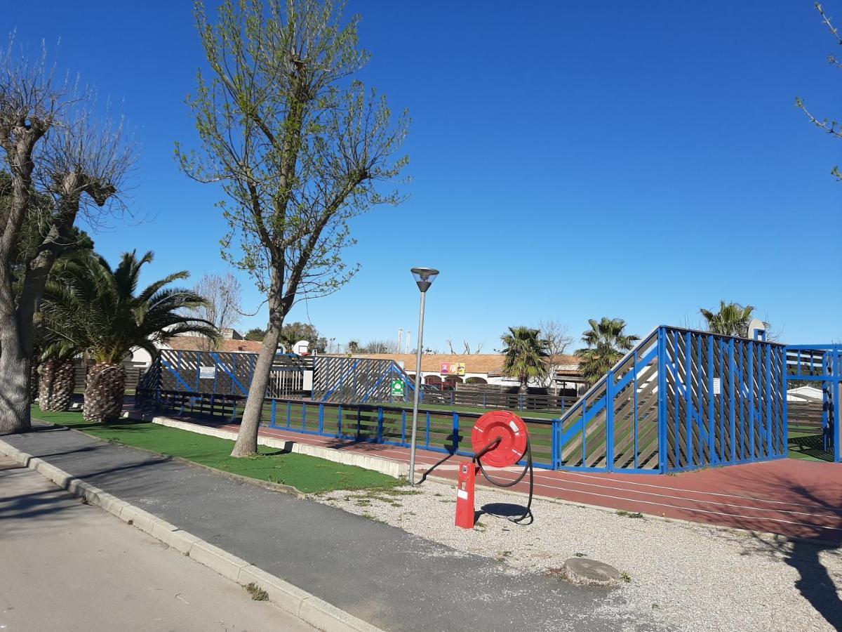 La Carabasse Cp90 Hotel Vias Buitenkant foto